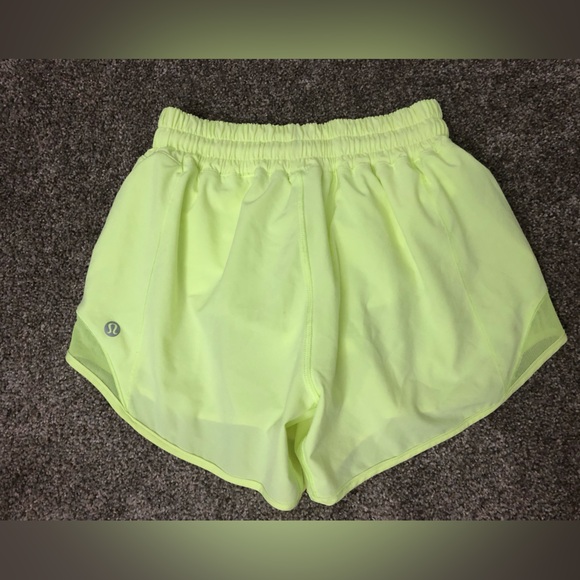 Lululemon Hotty Hot Low-Rise Lined Short 4" in Electric Lemon Size 2 Neon - Picture 13 of 16